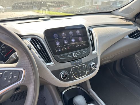 Used 2025 Chevrolet Malibu LT FWD image 11