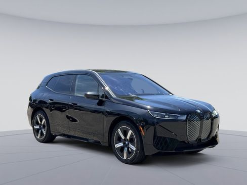 Used 2024 BMW iX xDrive50 w/ Premium Package AWD/4WD image 2