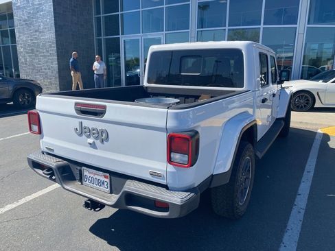 Used 2022 Jeep Gladiator Overland w/ Popular Equipment Package image 5