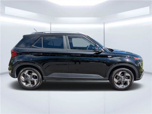 Certified 2024 Hyundai Venue SEL FWD image 2