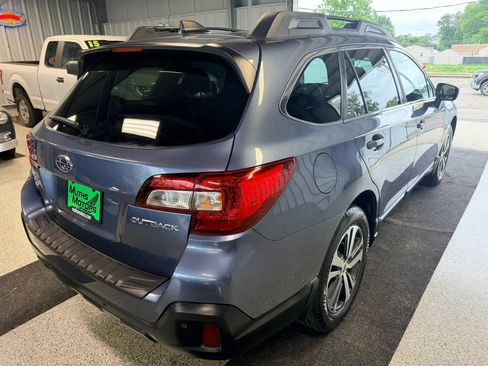 Used 2018 Subaru Outback 2.5i Limited AWD/4WD image 3
