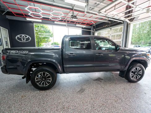 Used 2022 Toyota Tacoma TRD Sport AWD/4WD image 4