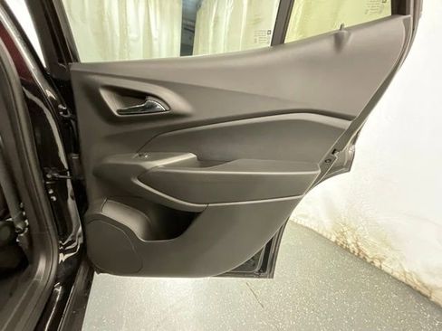 Used 2025 Chevrolet Trax LT w/ LT Convenience Package FWD image 24