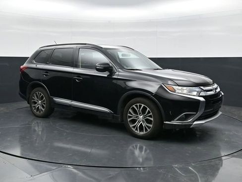 Used 2016 Mitsubishi Outlander AWD image 3