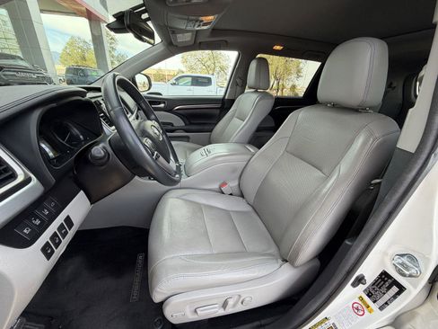 Used 2016 Toyota Highlander Limited Platinum image 14