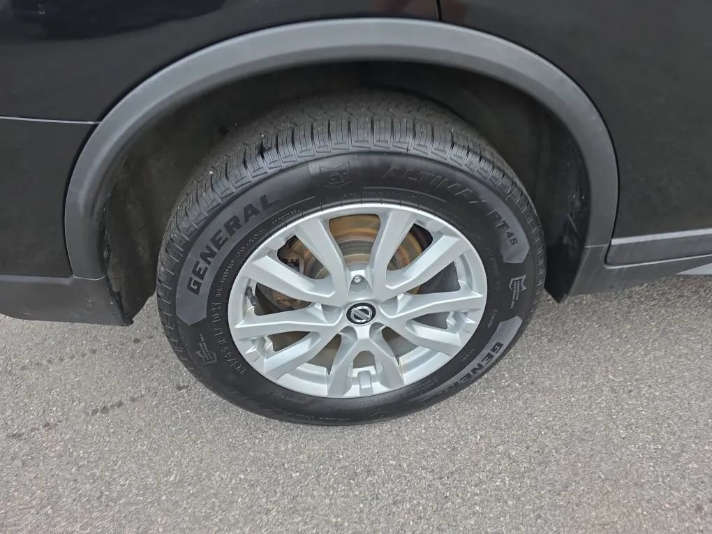 Used 2018 Nissan Rogue SV AWD/4WD image 14