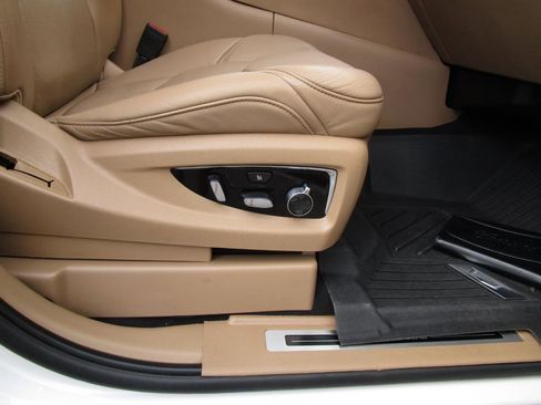 Used 2019 Cadillac Escalade ESV Platinum image 38