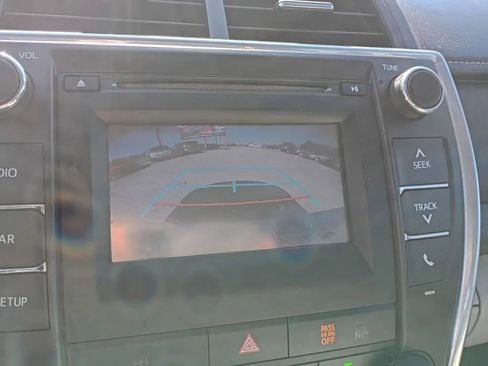 Used 2016 Toyota Camry LE FWD image 16