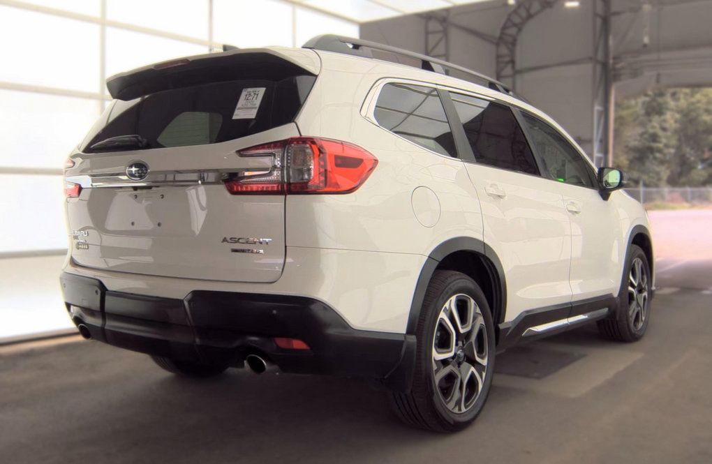 Used 2025 Subaru Ascent Limited w/ Popular Package #2 AWD/4WD image 3