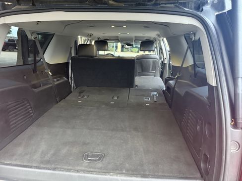 Used 2019 Chevrolet Suburban LT image 16