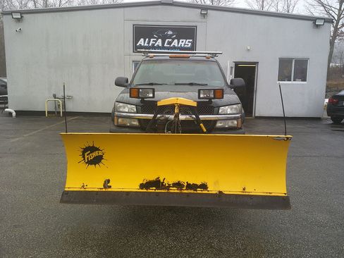 Used 2003 Chevrolet Silverado 2500 LS w/ Snow Plow Prep Package image 2