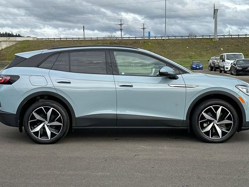 Used 2023 Volkswagen ID.4 Pro S image 2