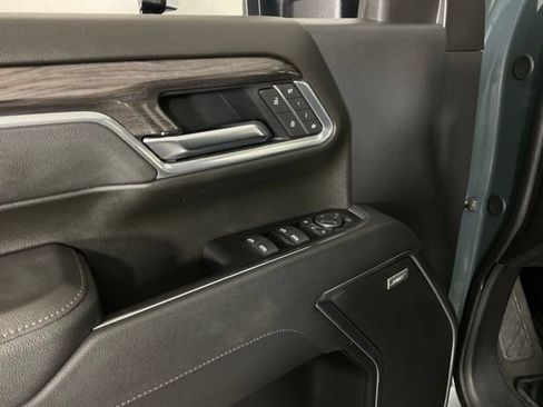 Used 2025 Chevrolet Silverado 2500 LTZ w/ LTZ Convenience Package image 29