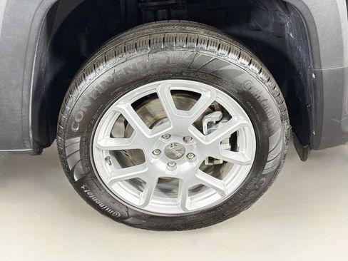 Used 2023 Jeep Renegade Latitude w/ Premium Group AWD/4WD image 36