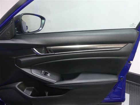 Used 2018 Honda Accord Sport image 18