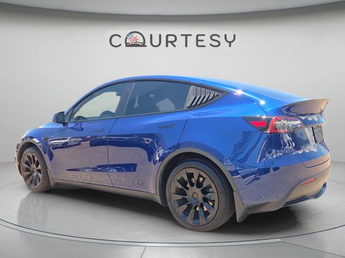 Used 2022 Tesla Model Y Long Range AWD/4WD image 3