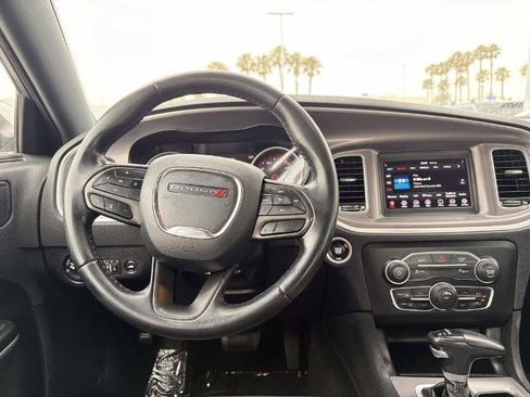 Used 2022 Dodge Charger SXT RWD image 12