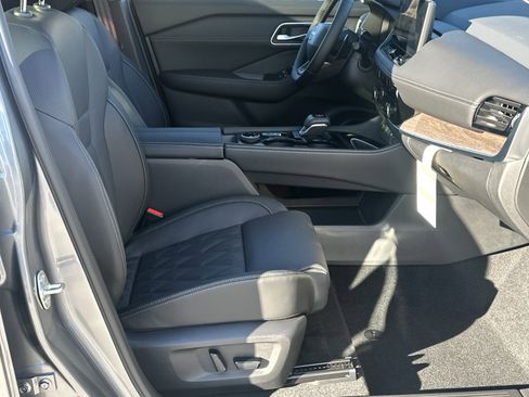 New 2026 Nissan Rogue Platinum w/ Tech Package AWD/4WD image 13
