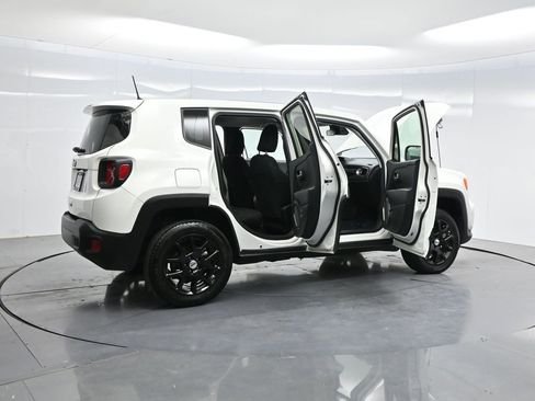 Used 2023 Jeep Renegade Latitude AWD/4WD image 4