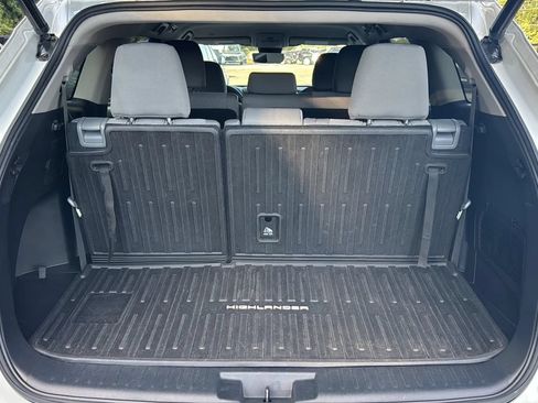 Used 2022 Toyota Highlander LE FWD image 20