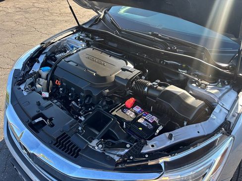 Used 2017 Honda Accord Touring image 22