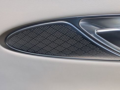 Used 2022 Genesis GV70 2.5T w/ Select Package image 17