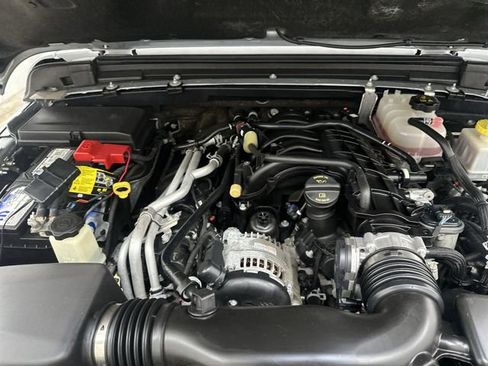 Used 2023 Jeep Gladiator Rubicon AWD/4WD image 18