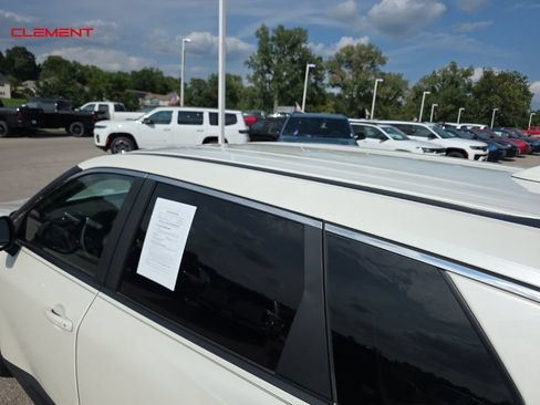Used 2023 Nissan Rogue SV AWD/4WD image 4