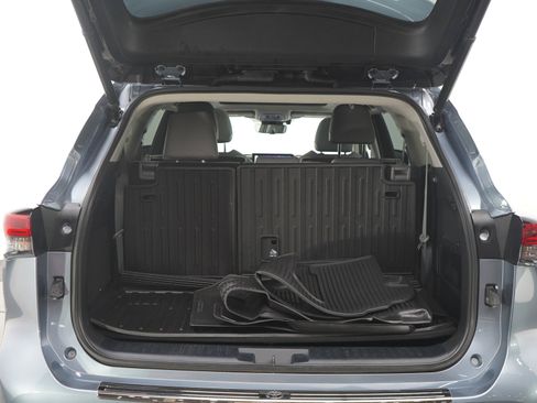Used 2023 Toyota Highlander Platinum AWD/4WD image 17