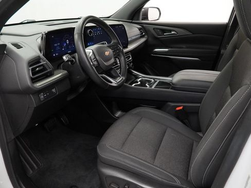 Used 2024 Chevrolet Traverse LT w/ Trailering Package FWD image 11