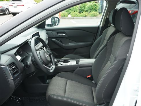 Used 2024 Nissan Rogue SV image 16