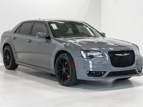 Used 2018 Chrysler 300 S w/ 300S Premium Group AWD/4WD image 6