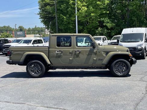 New 2026 Jeep Gladiator Sport AWD/4WD image 9