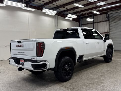 Used 2025 GMC Sierra 2500 AT4 image 19