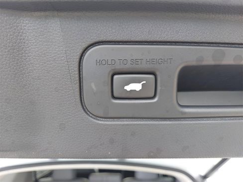 Used 2025 Honda Pilot EX-L image 10