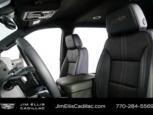 Used 2025 Chevrolet Tahoe High Country RWD image 5