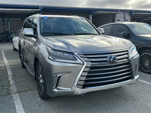 Used 2021 Lexus LX 570 4WD w/ Luxury Package image 2