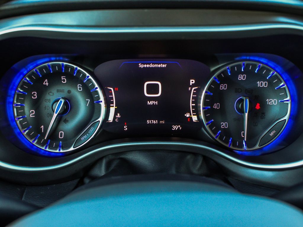 Used 2024 Chrysler Pacifica Touring-L FWD image 14