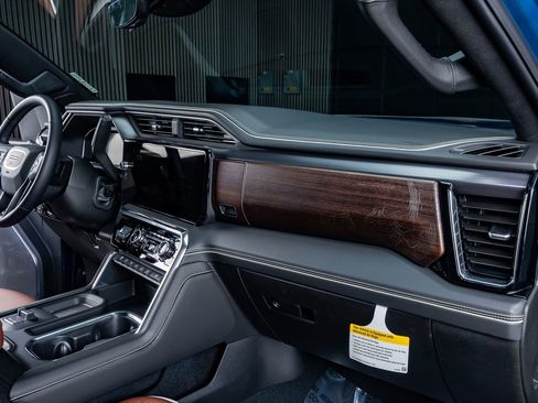 Used 2026 GMC Sierra 3500 Denali Ultimate image 18