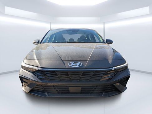 New 2026 Hyundai Elantra Limited FWD image 8
