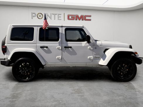 Used 2024 Jeep Wrangler Unlimited Sahara AWD/4WD image 7