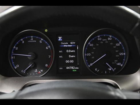 Used 2018 Toyota RAV4 XLE AWD/4WD image 8