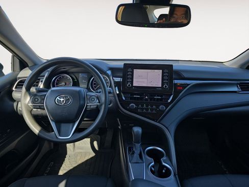 Used 2021 Toyota Camry LE w/ Convenience Package image 9