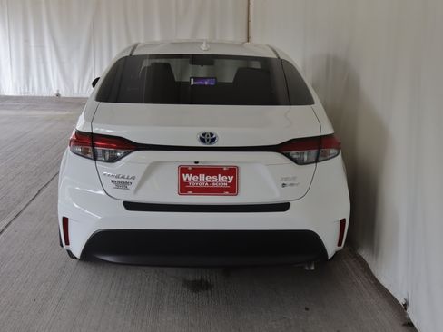 Used 2025 Toyota Corolla XLE FWD image 29