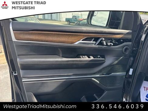 Used 2023 Jeep Grand Wagoneer Series II w/ Flexible Seating Group AWD/4WD image 5