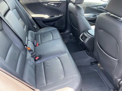 Used 2019 Chevrolet Malibu LT w/ Leather Package FWD image 18