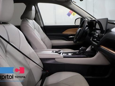 Certified 2024 Toyota Grand Highlander AWD image 29