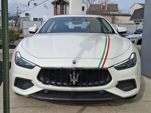 Used 2021 Maserati Ghibli Trofeo RWD image 2