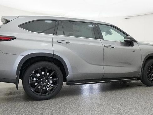 Used 2026 Toyota Highlander Limited AWD/4WD image 23