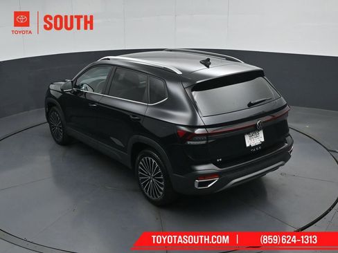 Used 2025 Volkswagen Taos SE FWD image 50
